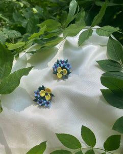 Small floral stud